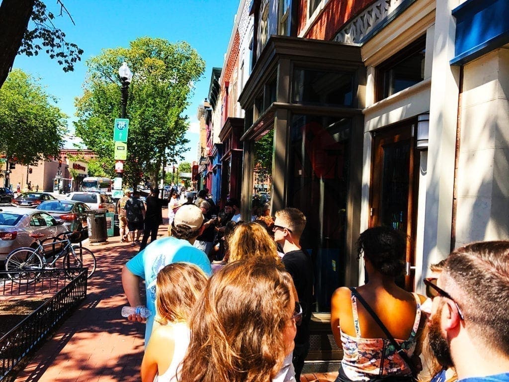 Waiting in Line for The Game of Thrones Popup Bar